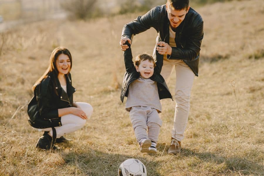 4 tips για σύνδεση γονέα-παιδιού μέσα από το παιχνίδι
